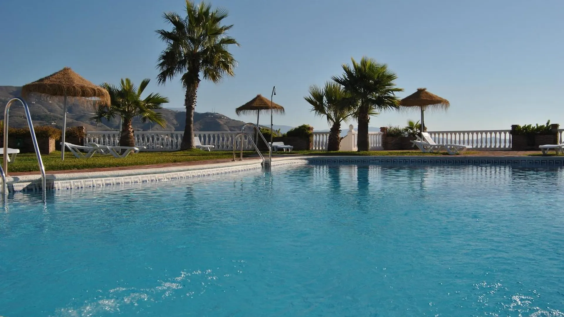 Lambda Beach House Piscina Y Parking Almunecar Apartment