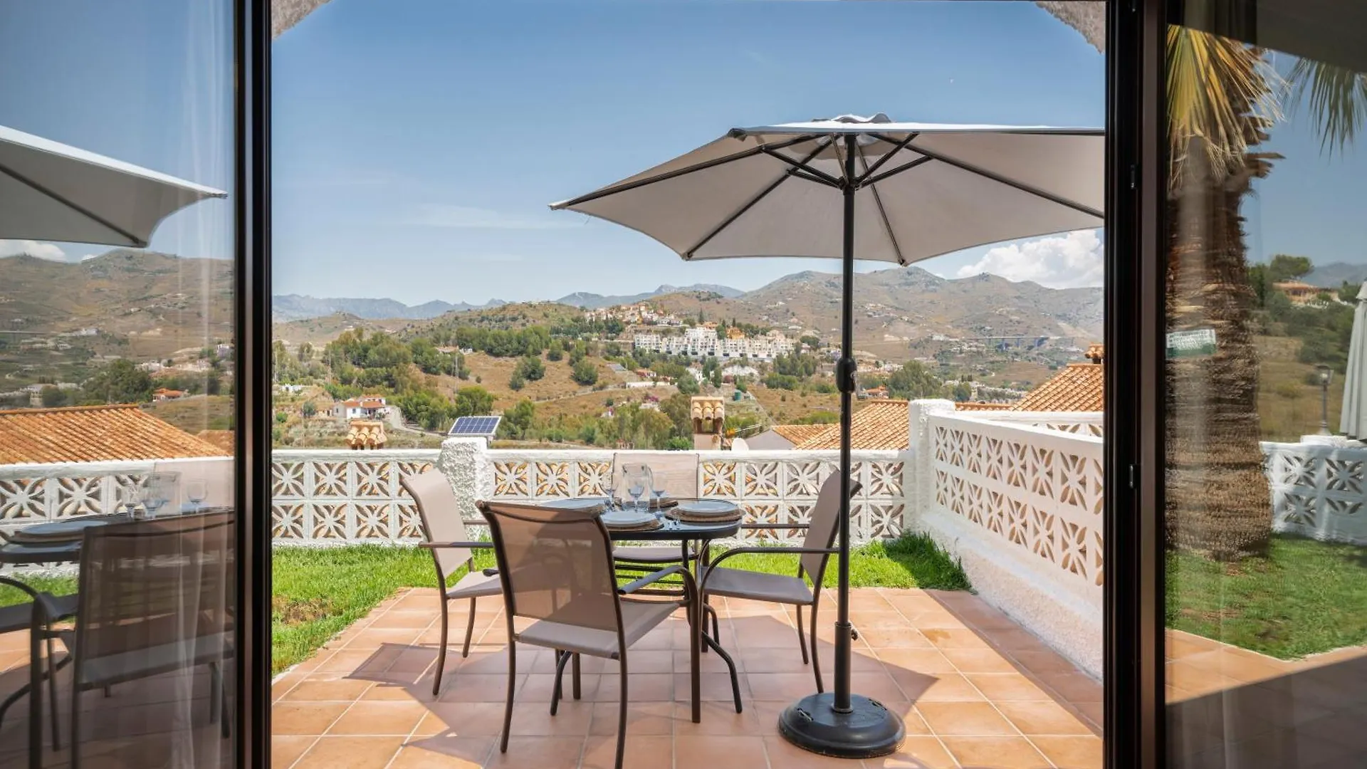 Lambda Beach House Piscina Y Parking Almunecar Apartment