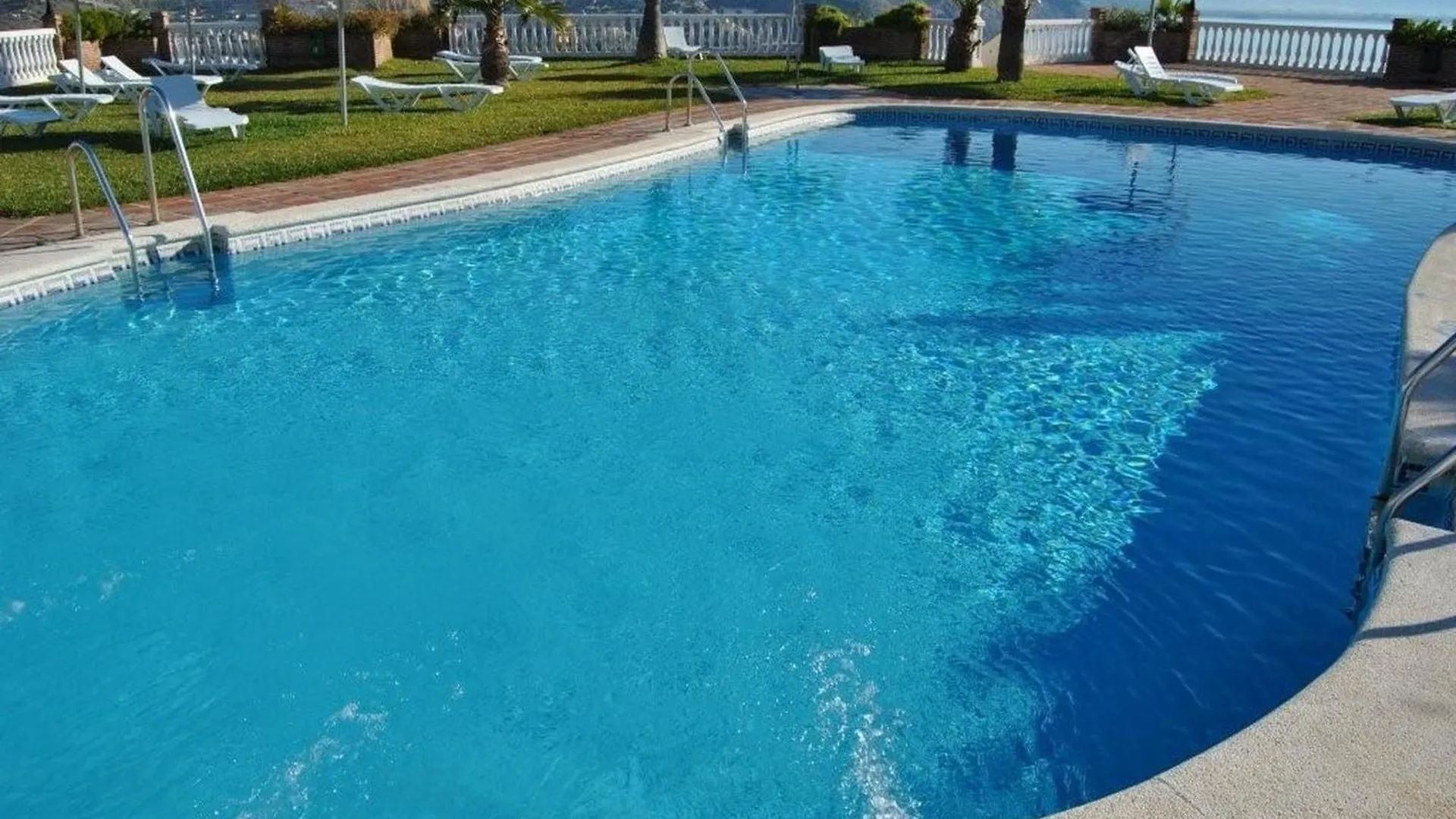 Lambda Beach House Piscina Y Parking Almunecar 0*,